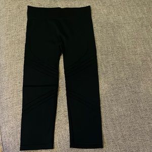 Prism 2 NWT 3/4 leggings. Forest green.